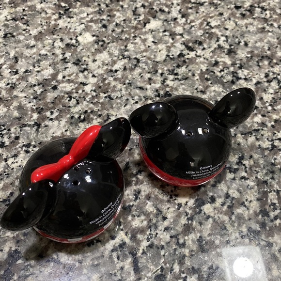 Disney Minnie and Mickey Mouse Salt and Pepper Shakers Ceramic Set Red Black - Picture 4 of 13